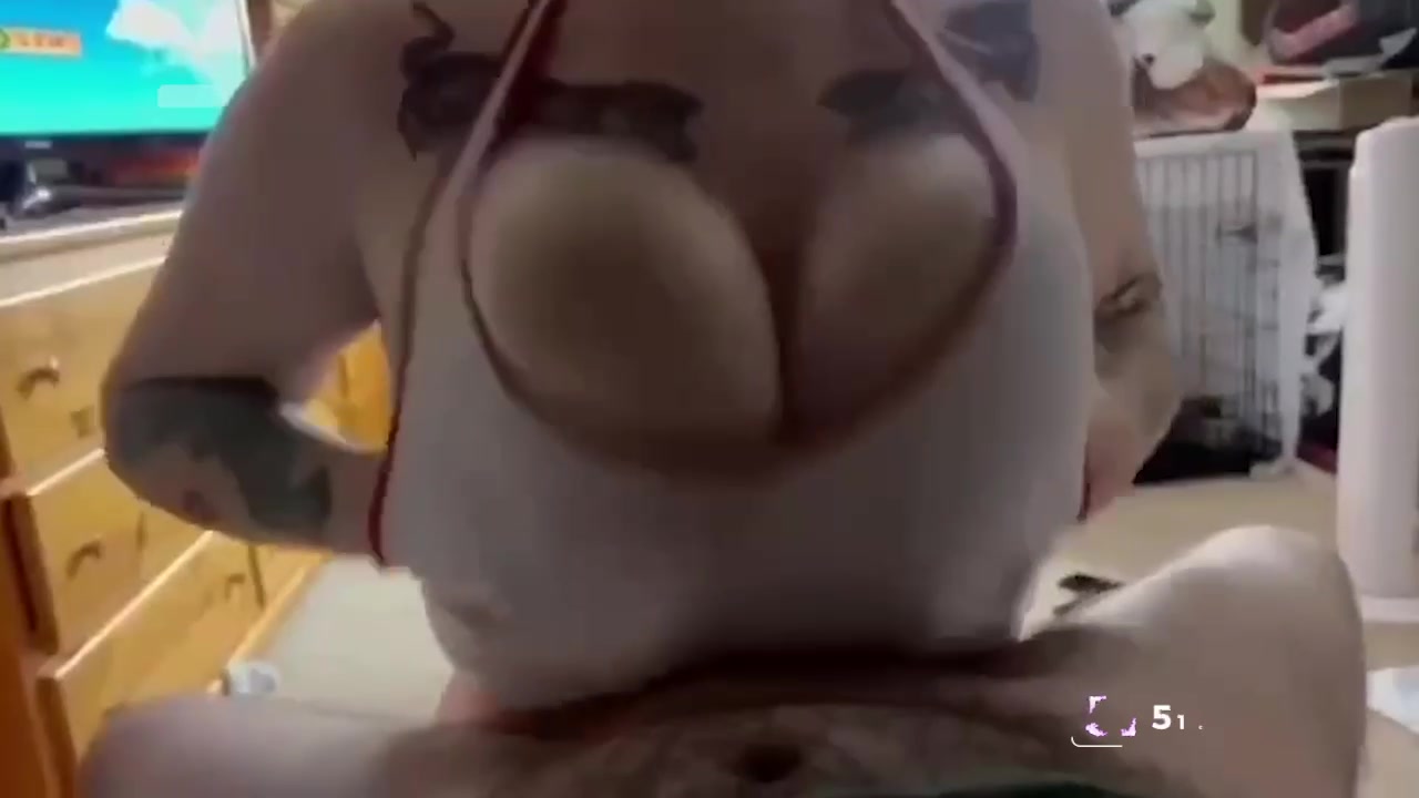 瓜友投稿 00后符文网红 妮妮 私密视频曝光 美乳圆润笔挺 揉胸挤奶间看得人鼻血横流！