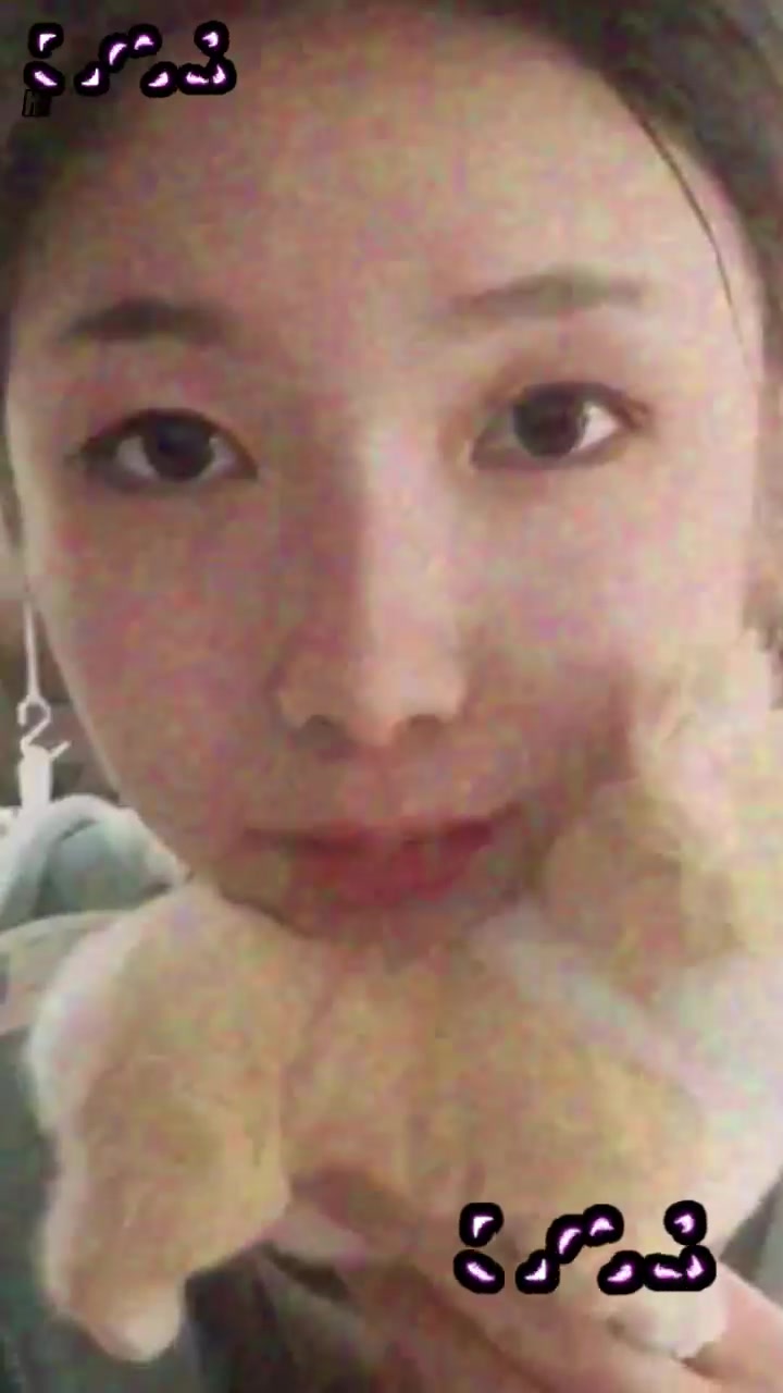 04年少女 美春佩 情侣自拍流出 露脸口交特写淫靡表情 后入侧插蜜穴全程浪叫酥麻