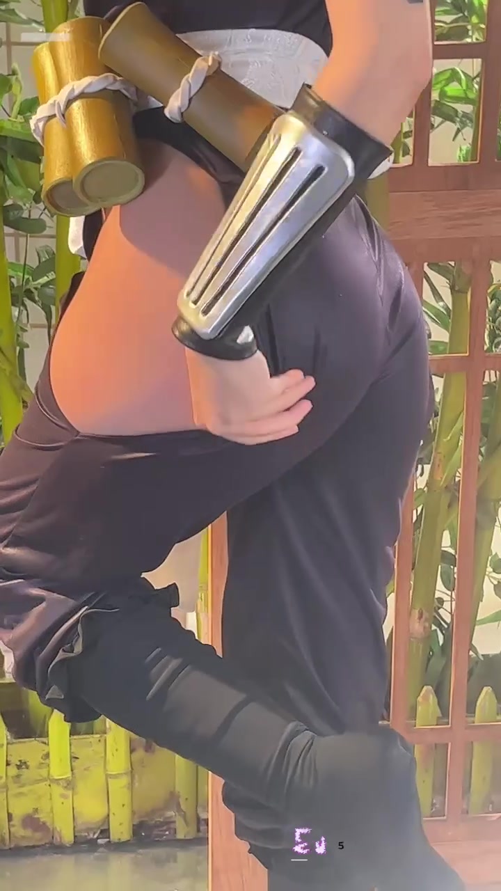 颜值福利姬 UmekoJ 大尺度写真来袭 美乳笔挺翘臀圆润 搔首弄姿诱惑摆拍令人沉迷！