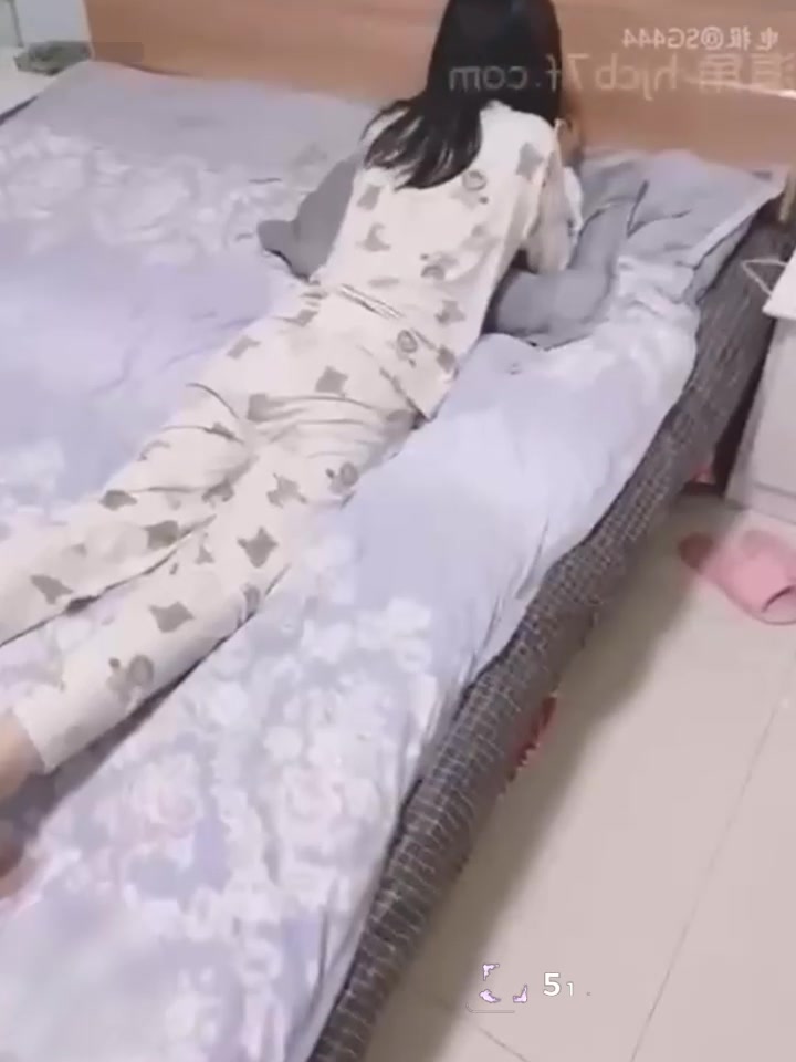 乱伦大神 妹妹的第一次给了我 玩妹妹越来越上瘾 忽悠妹妹口交 淫技青涩有待调教！