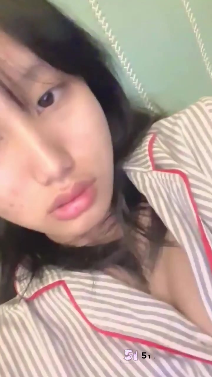 东南亚微胖母狗 被金主远程调教 异物塞穴露脸自慰 全程反差感爆棚！