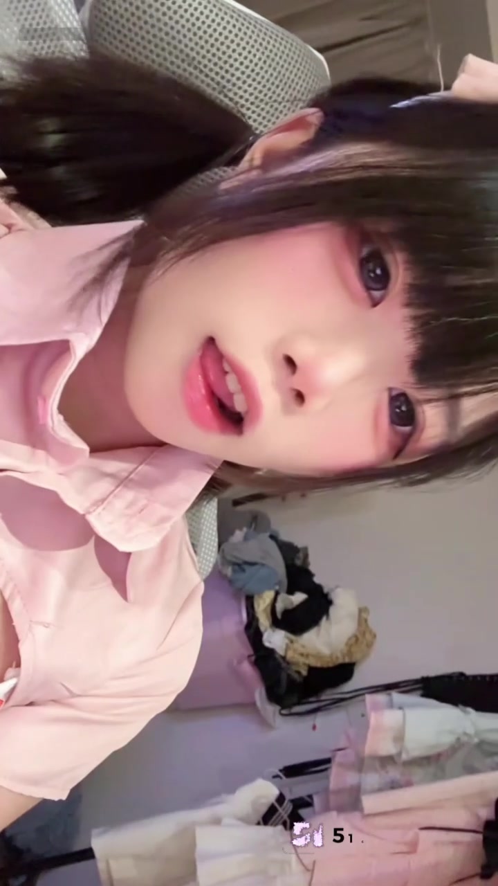 抖音网红 幸酱 自慰福利 身着情趣护士装诱惑撩人 跳蛋狂震骚穴自慰 淫叫浪到失声！