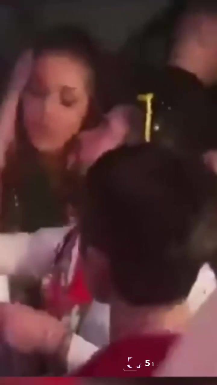 美国男星 BadBunny 被曝睡粉 女友肯豆每周勒索50万刀封口费 昔日甜蜜恋爱如今撕到粉碎！1