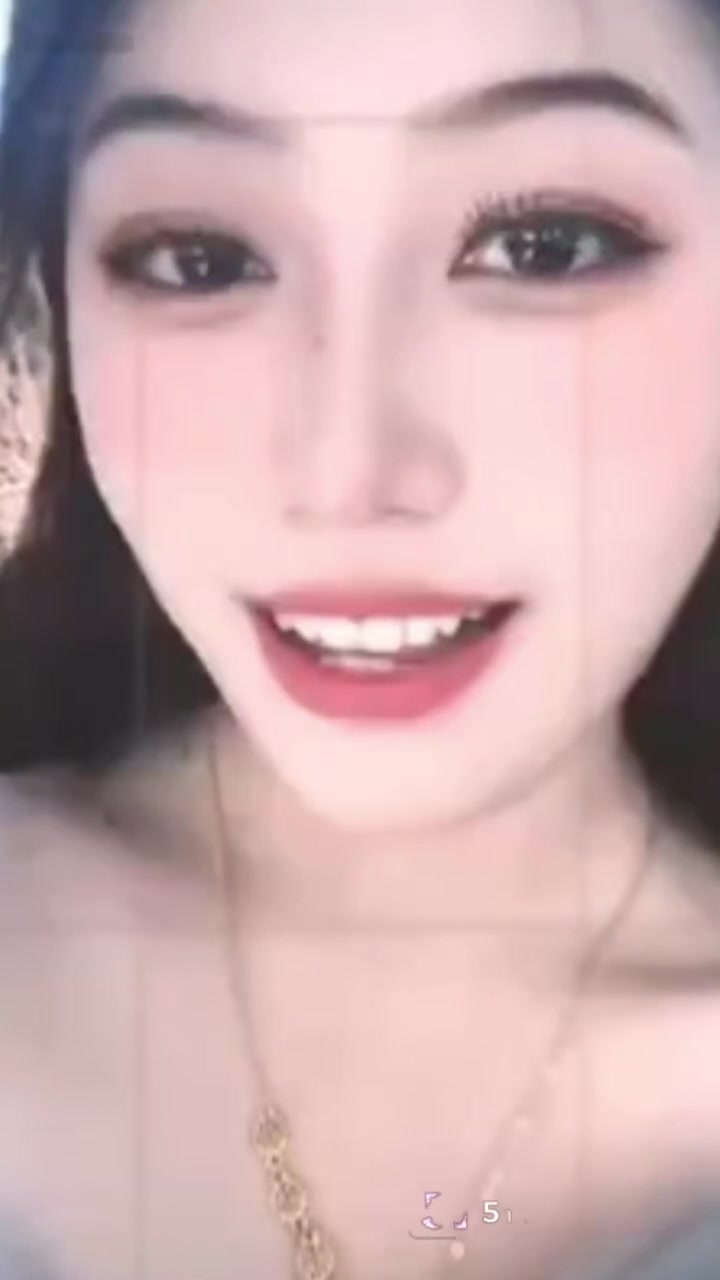 山东母狗 马晨晨 自慰视频 为取得单男青睐线上裸聊 手持假阳具狂插骚穴 浪到没边了！