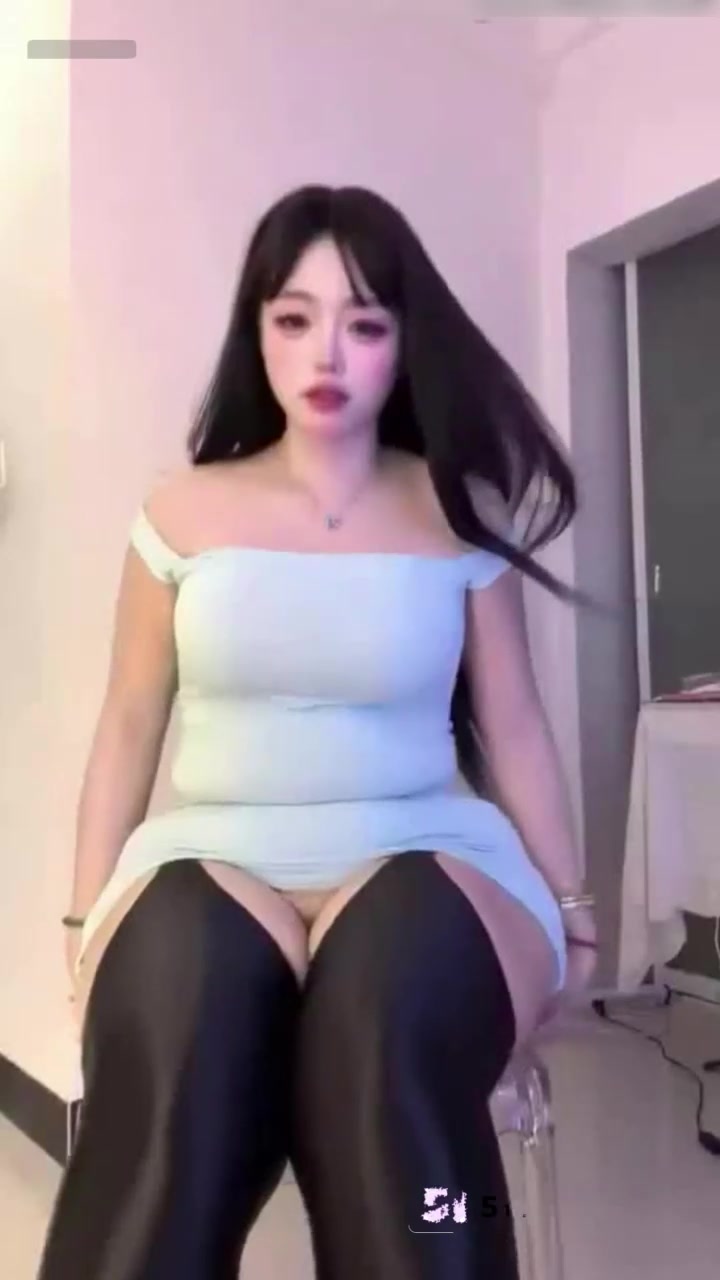 抖音BBW精神小妹 JJ小鱼干 定制私拍 丰腴肥臀淫语自慰 饥渴小坦克 谁撞谁休克！