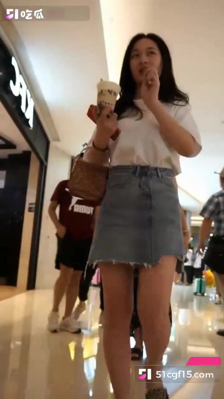 商场无内真空抄底大合集 多位美女空挡出行暴露刺激 透明内裤完全遮不住粉嫩骚逼