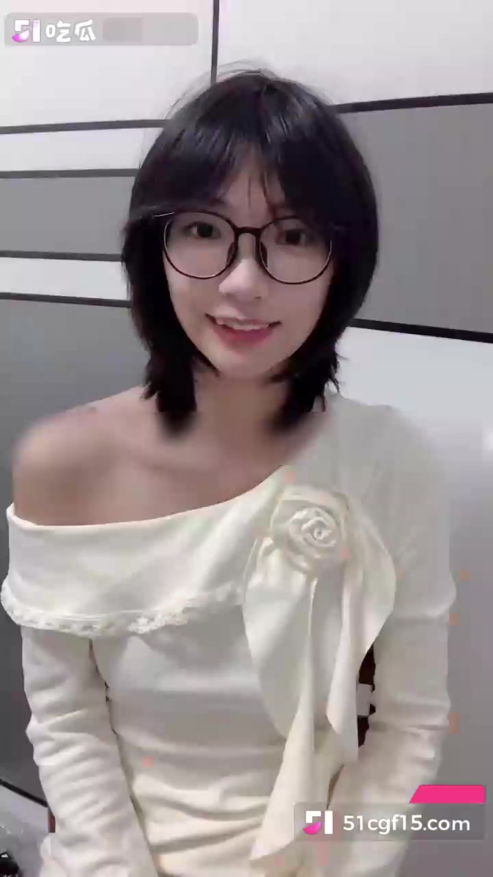 高颜值福利姬半裸玩具测评 亲身讲述如何正确使用玩具 道具自慰高潮全裸呈现
