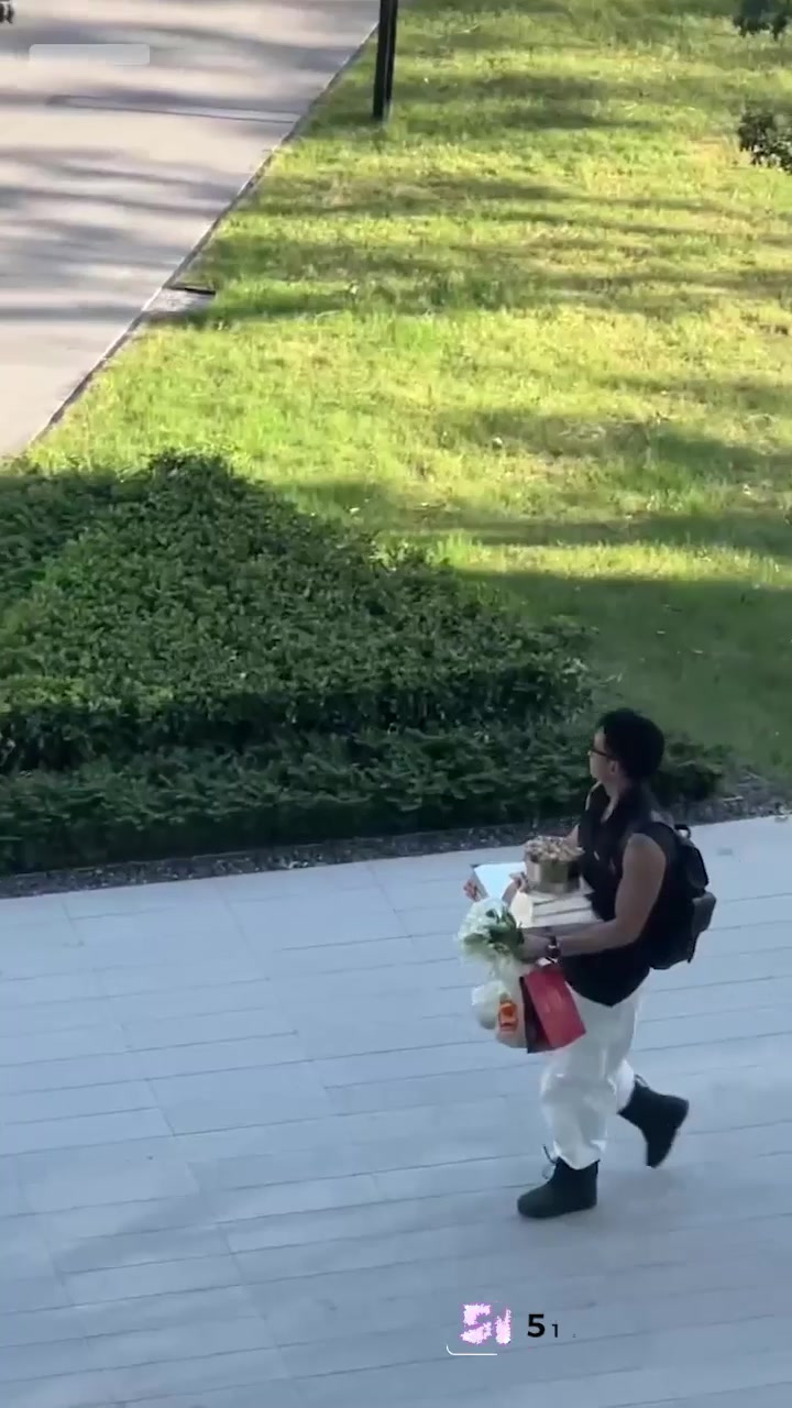 抖音百万网红 晚安晶晶酱 出轨傍上体制内情夫 男友戴诚亨陪跑五年惨遭抛弃1