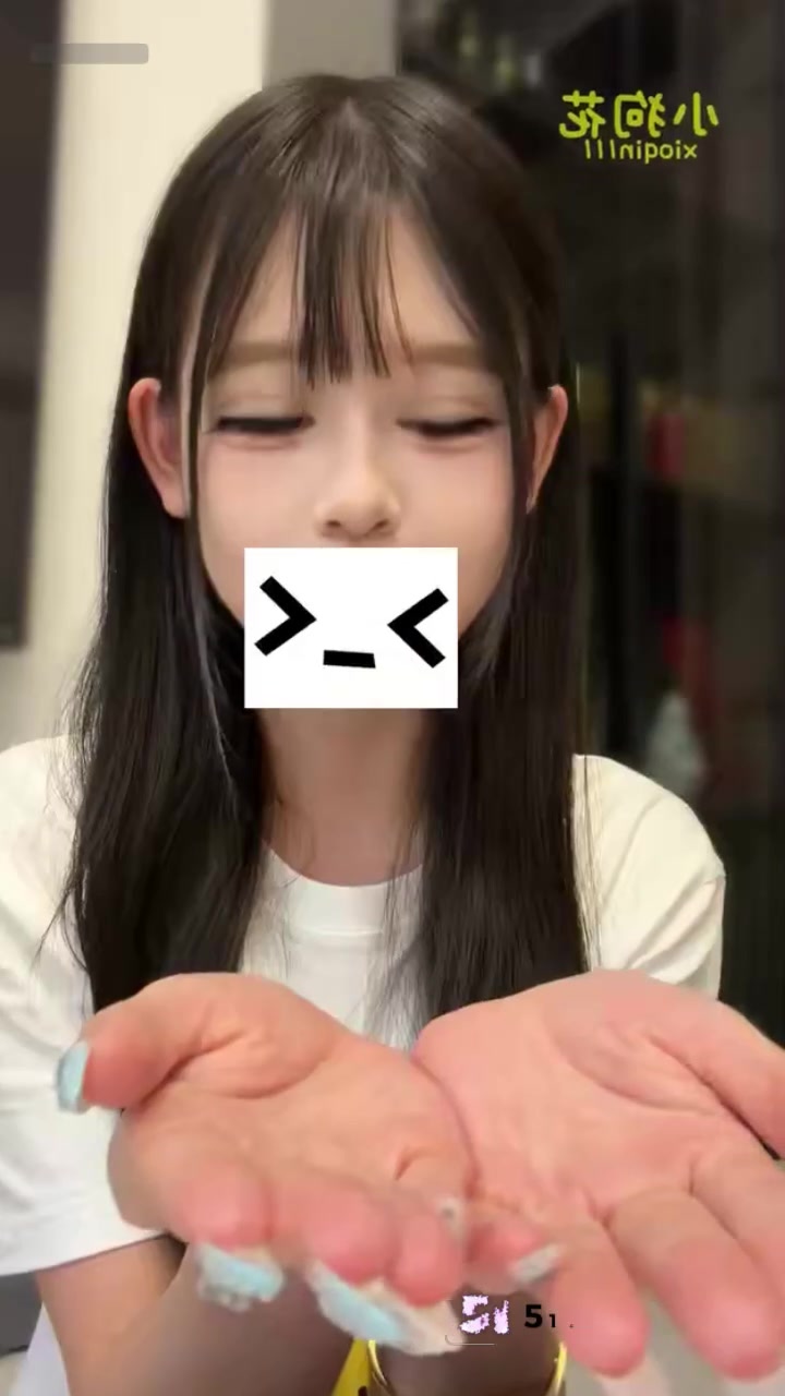 推特精神小妹 小狗花 性爱视频 对镜摸胸露出粉嫩奶头 全裸大开腿展示纹身小穴 简直骚爆了！