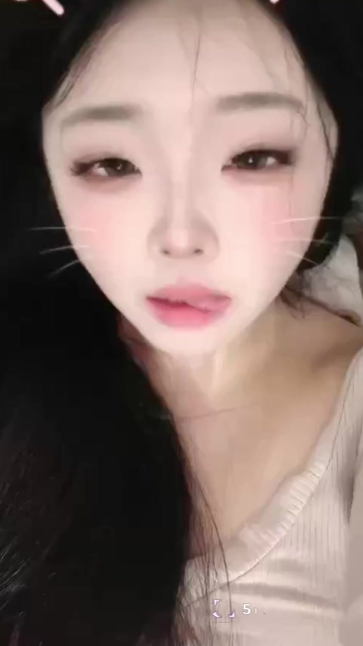 快手巨乳主播 Hour 私密视频 骚舞摆动肥臀 双手托着大奶晃动 真正的奶比头大！