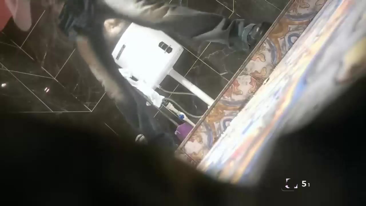 酒店卫生间偷拍多位美女放尿过程 肥臀美鲍镜头前一览无余 水柱喷射满足偷窥欲望