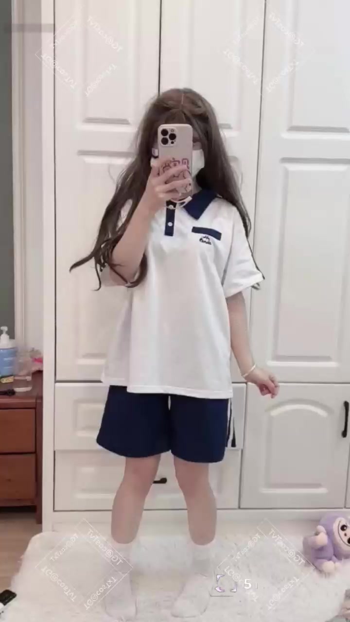 软萌甜妹 琴喵 定制福利 身穿校服对镜揉奶露穴 道具抽插高潮反差感十足