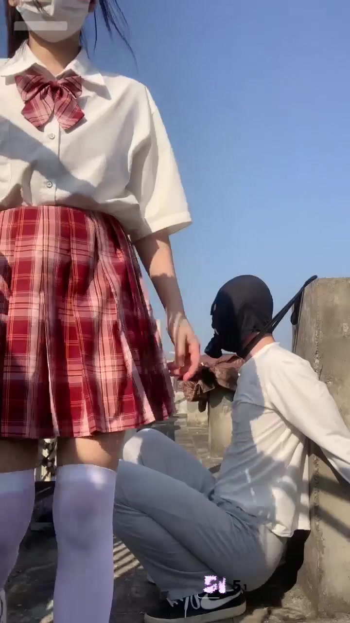 极品JK白丝少女 足控捆绑凌虐男奴 嘴叼丝袜被掌掴踩踏 淫语羞辱全程不停