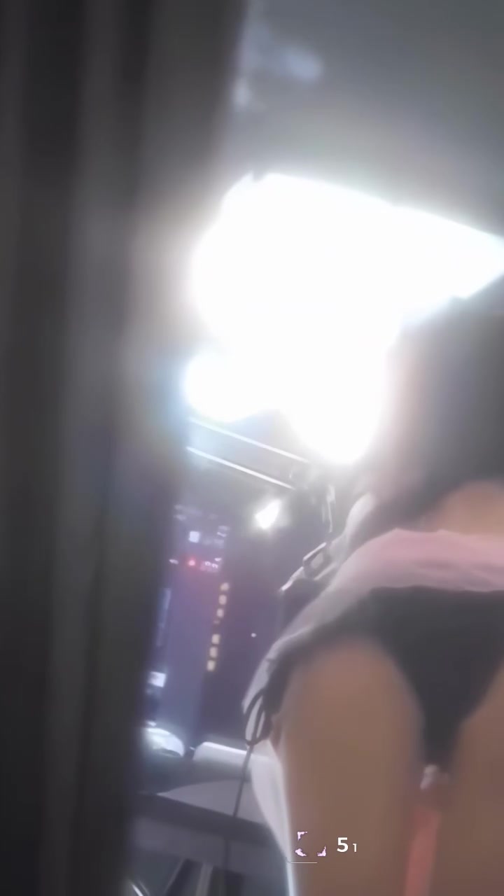抖音32万粉网红 凌烟烟 金主专享福利 美艳御姐激情骚舞 身姿火辣眼神勾魂！