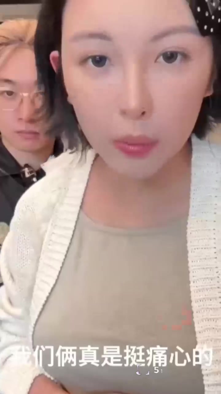抖音网红 张凯毅 官宣离婚 曾因四斤黄金凤冠爆火出圈 如今出轨成性被网友怒喷荡妇
