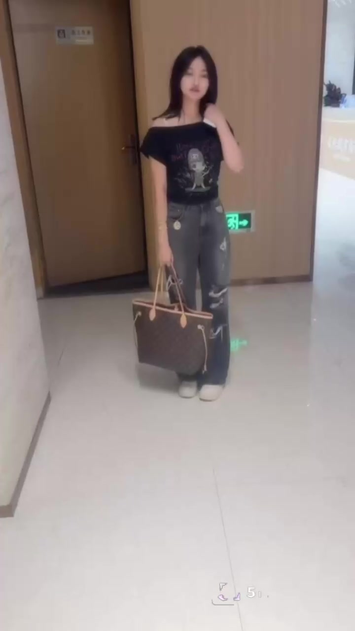 安徽酒店美女前台 小云 性爱自拍 羞涩美女全裸出镜任由蹂躏 爆操打桩呻吟酥麻甜蜜