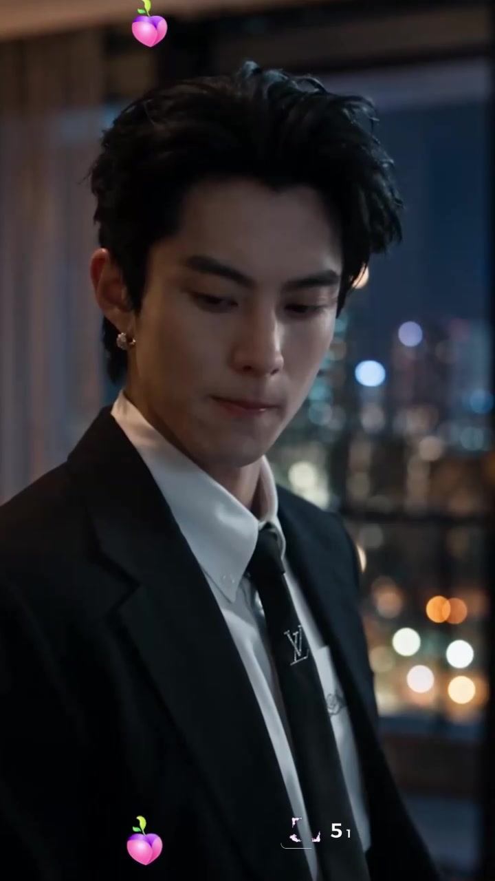 51原创短剧 隐秘的欲望 第1集 王鹤棣注射药剂约操虞书欣 途中药效失灵当场变龟男！1