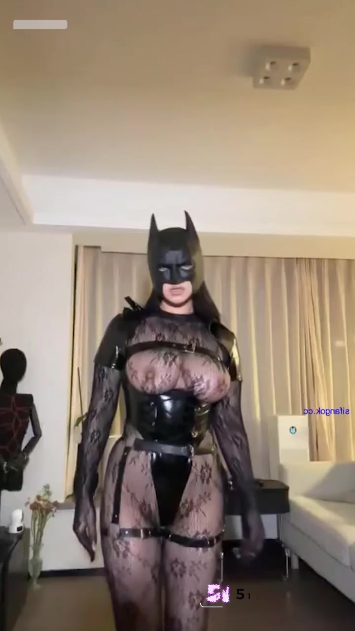 抖音巨乳网红女神 我需要一个亿 漏点私拍 大奶子晃动撩骚 这看了谁能不硬？