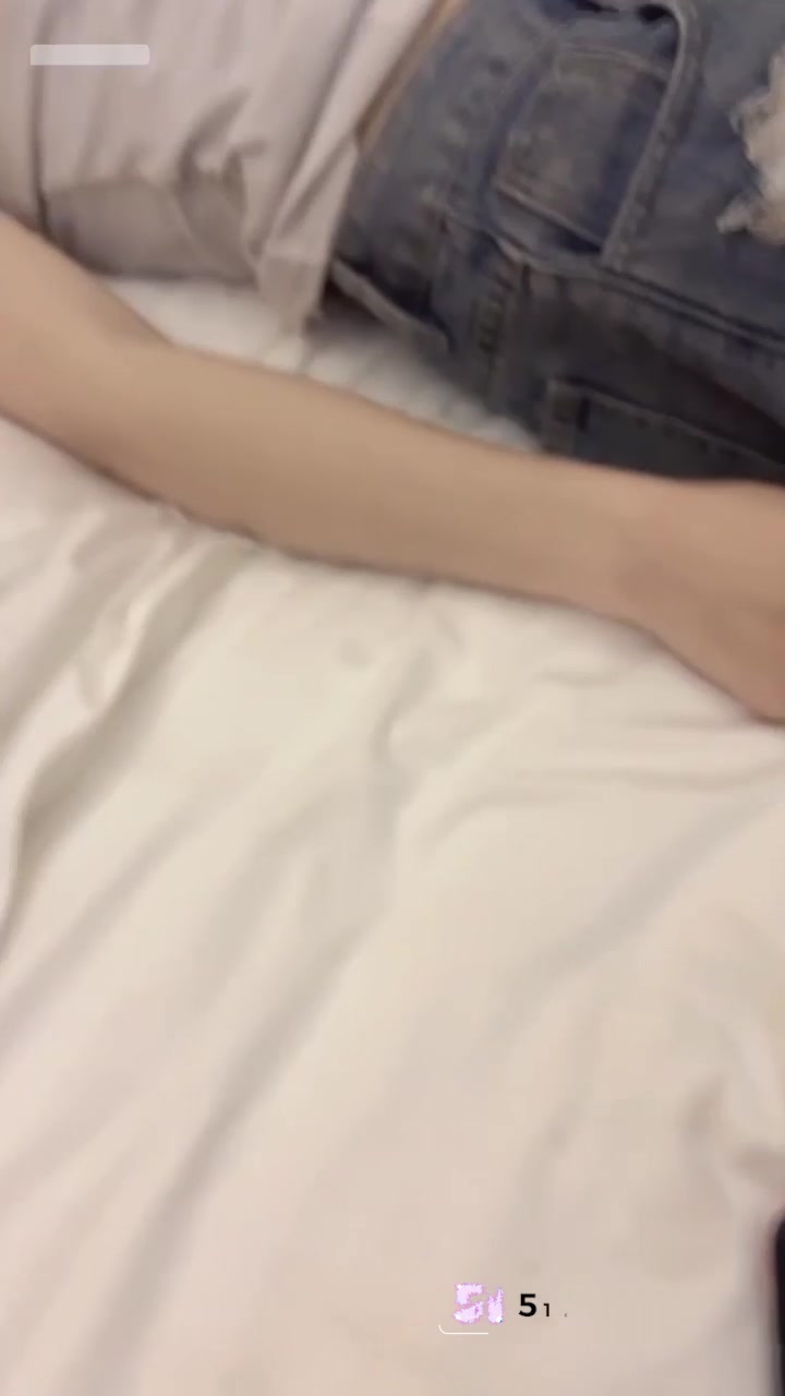 51原创乱伦姐弟情 甜美表妹装睡任人玩弄 白嫩玉乳摩擦下体 无套试探全程刺激！
