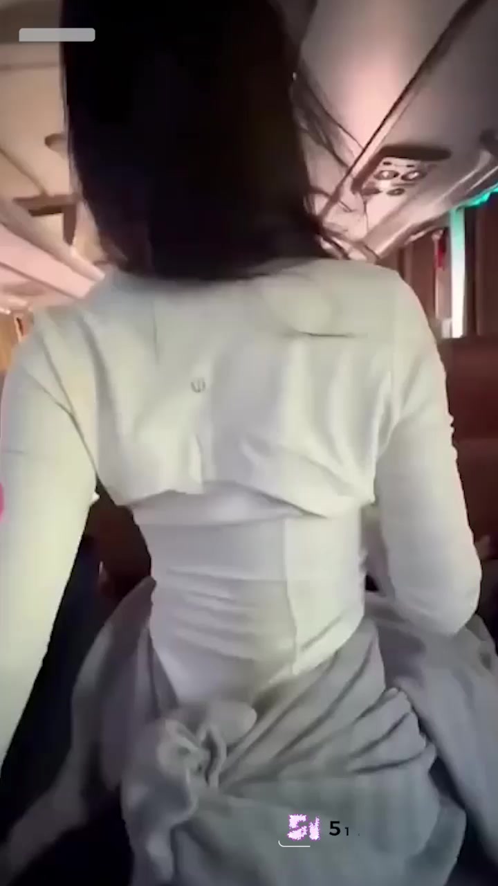 抖音美女 ninniii 大巴车视频翻车 本人哭着辟谣原片却越删越火 完整车震视频流出！2