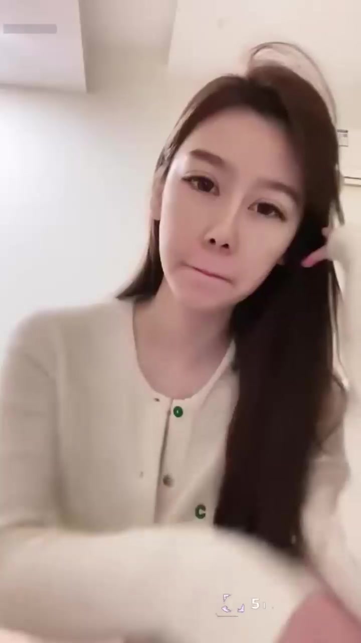 抖音网红 乃恩 定制福利合集 道具自慰蹂躏蜜穴 各种制服穿搭展露酥胸翘臀1