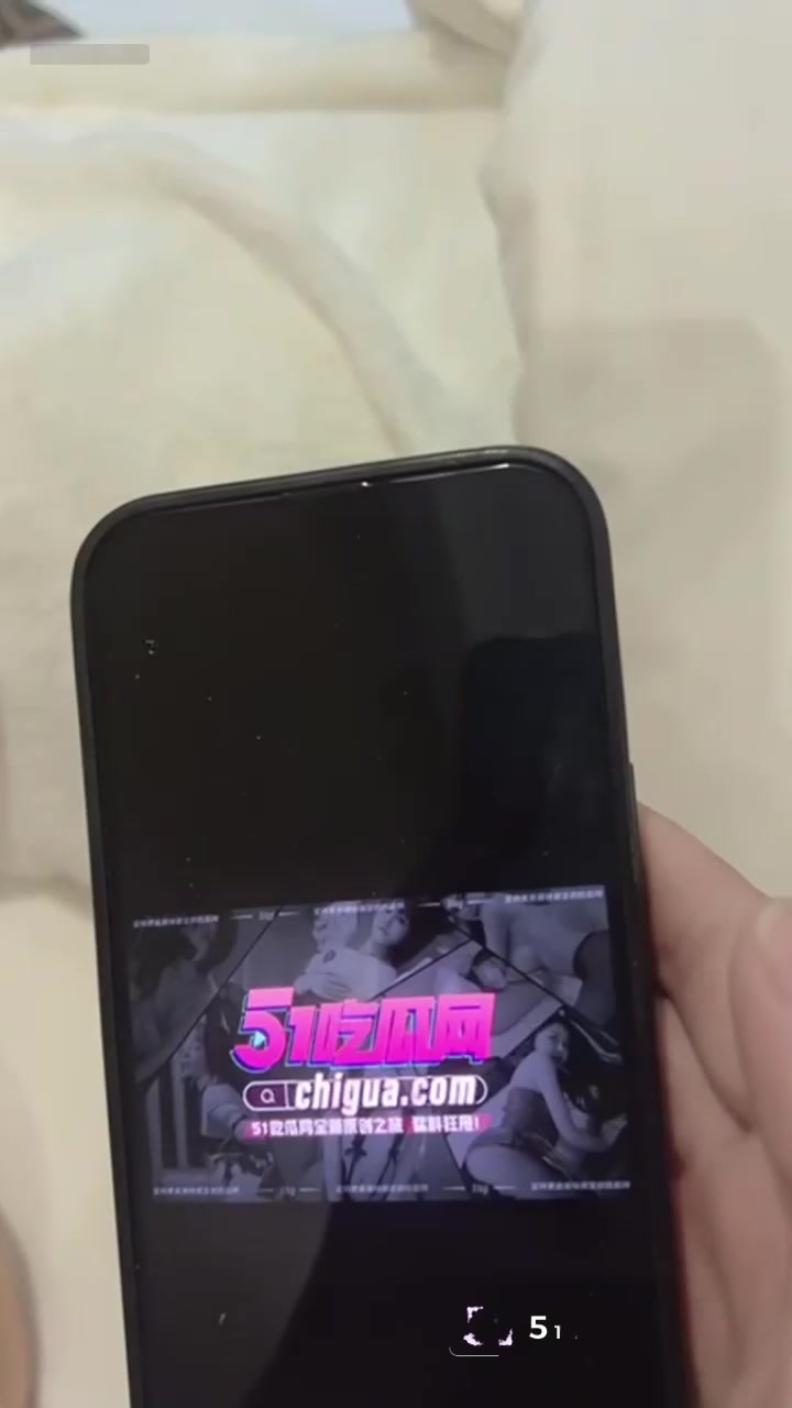 51原创乱伦姐弟情 回家直奔老妹房间 日思夜想的骚穴 终于可以好好的操一回了！