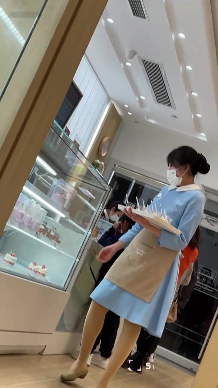 顶点大师 抄底街拍合集 各种美女小姐姐裙底被拍光 低角度风光直接曝光！