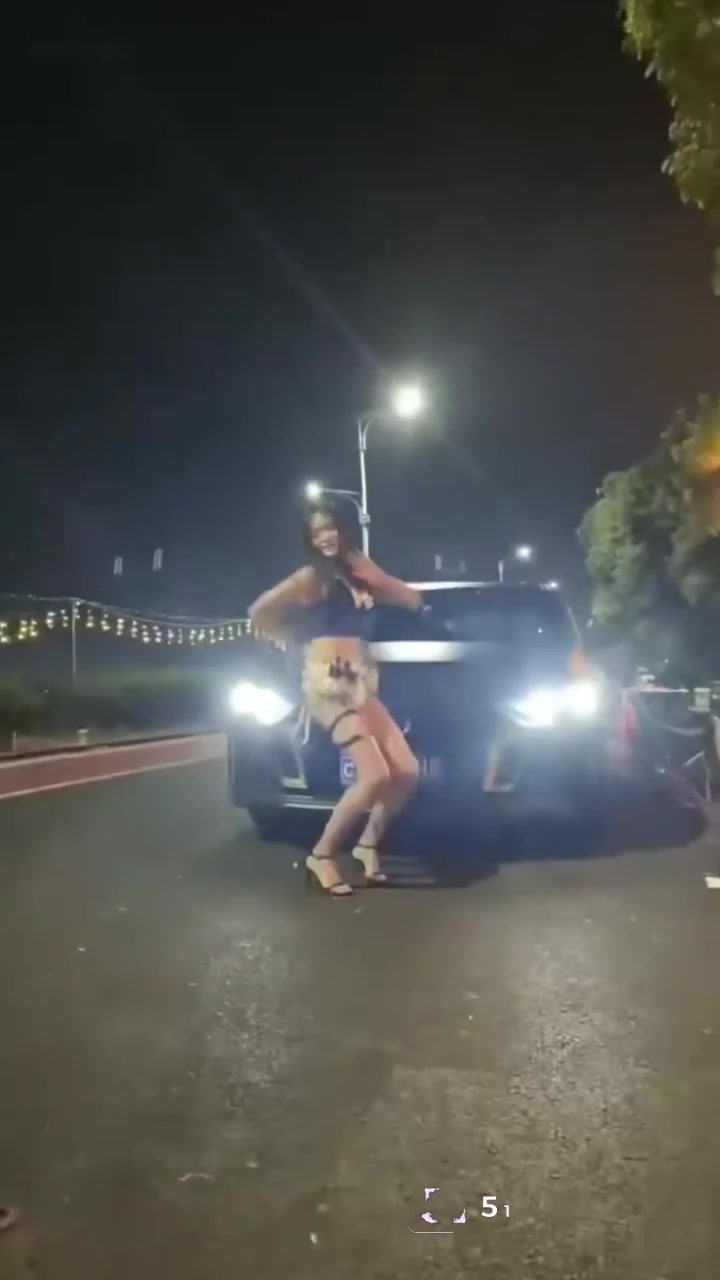 广东肇庆传祺车友会 卖逼骚鸡为求金主包养 当众露出辣舞全场围观！1