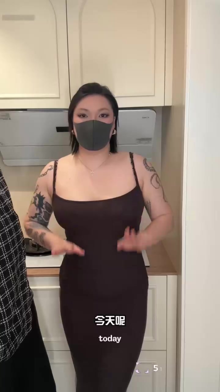 巨乳网红 十二 不心动挑战 与男友一起看黄片比谁先高潮 无套抽插蜜穴精液爆喷美脸