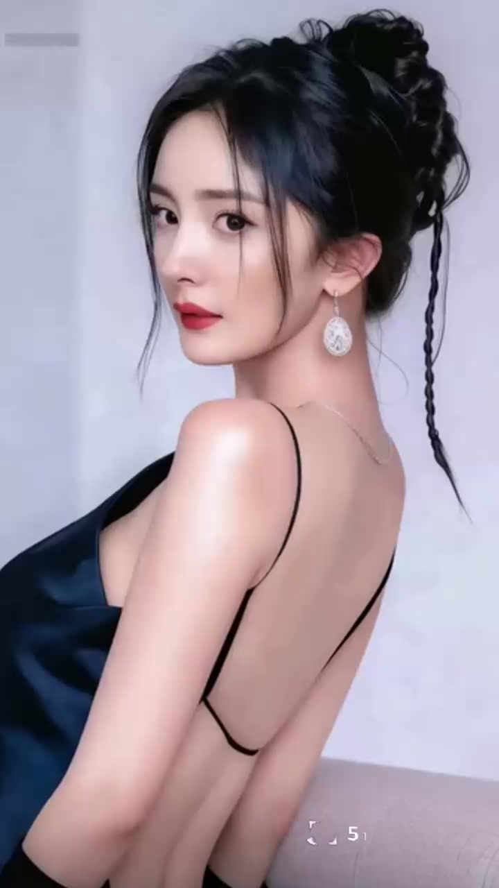 AI魔改女明星杨幂 知名女神沦为泄欲玩物 跪舔肉棒满嘴塞满精液