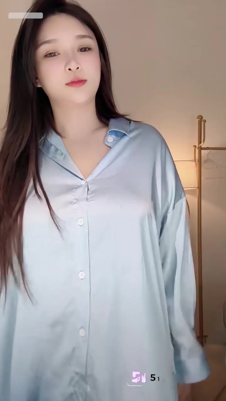 快手网红 林露露 定制骚舞福利 衬衫之下巨乳奶跟着晃 短裤狂扭蜂腰热辣令人窒息