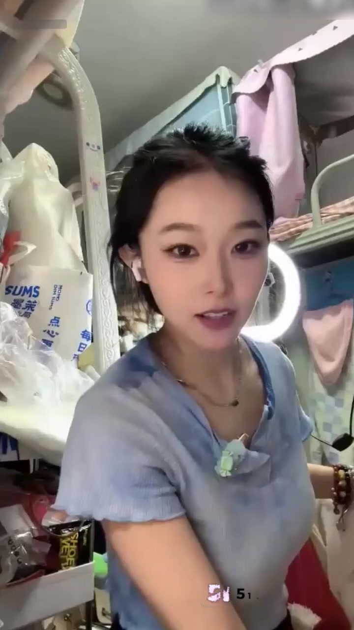 网红女主播 直播露点合集 学生车模各种精彩闪现擦边瞬间 为求流量泄露春光
