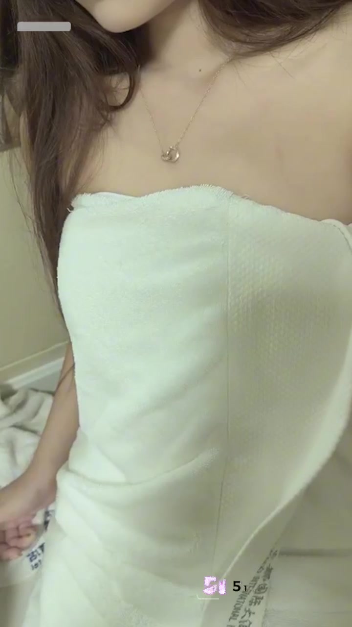 51原创 乱伦姐弟情 暴躁极品闷骚大奶护士 下班直接过来 鸳鸯戏水后揉奶大战到湿透