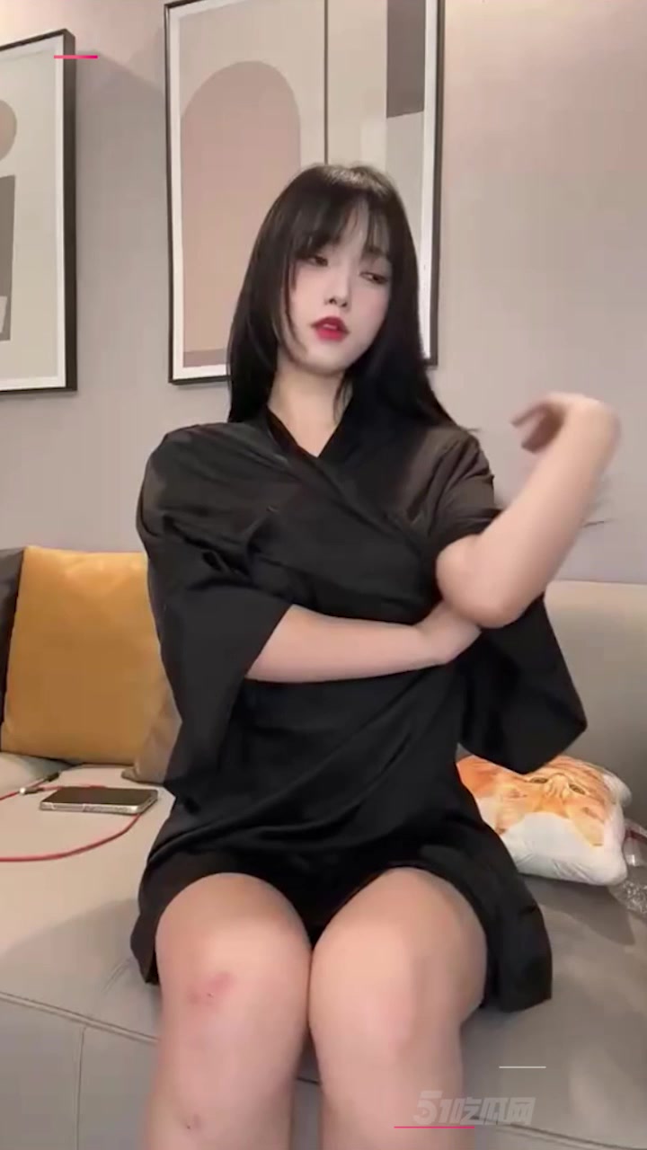 抖音百万粉丝网红 琳铛 巨乳翘臀尤物激情卖骚 各种丝足调教制服诱惑 满足粉丝们的各种要求！