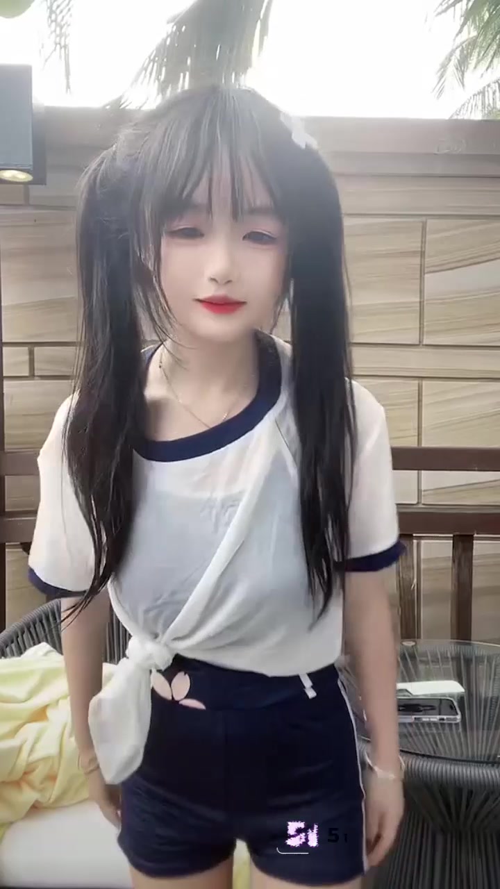 快手反差嫩妹 小芷儿 会员骚舞福利 羞骚眼神轻轻拉丝 抖奶顶臀身姿诱人