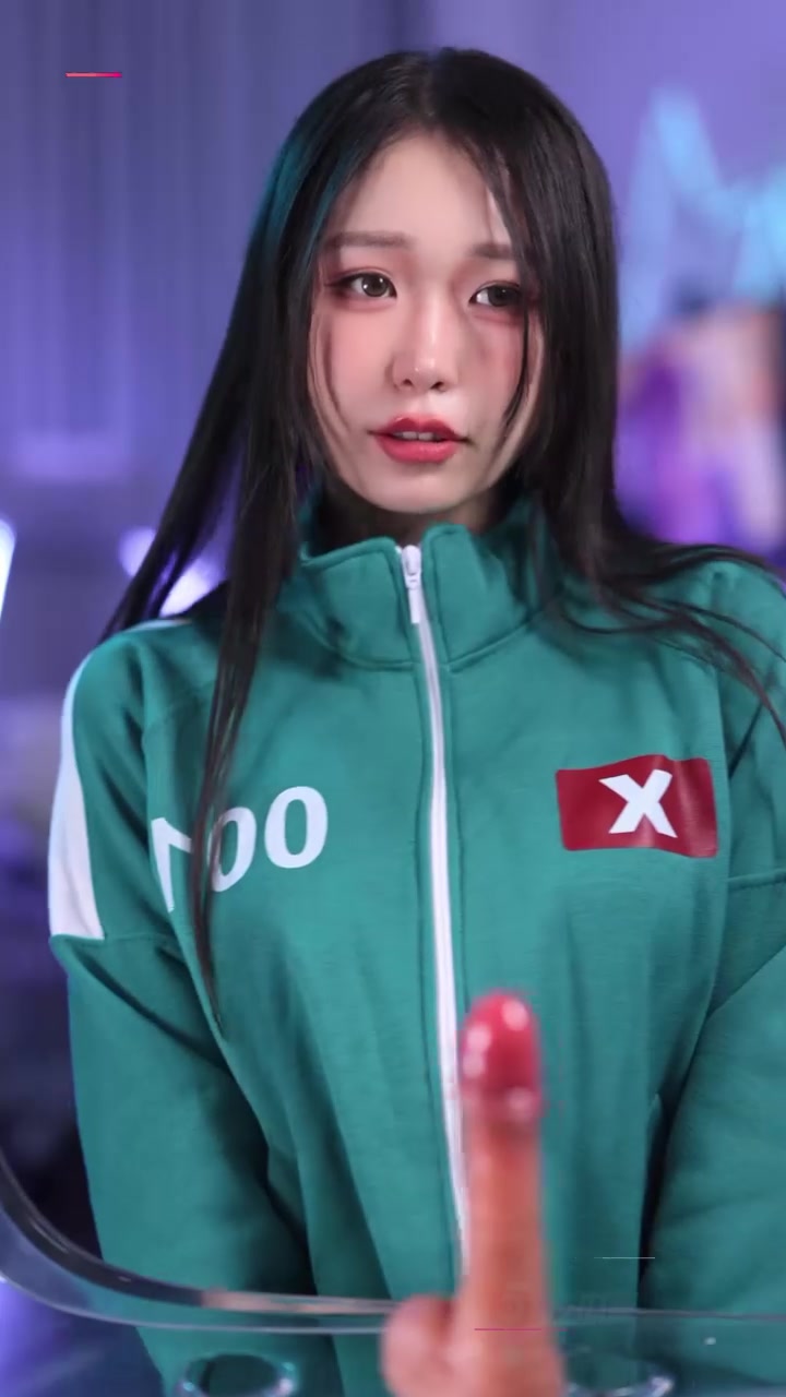 新加坡甜美女神 Meriolchan 福利新作鱿鱼游戏 深喉吞屌唾液横飞 风骚眼神妩媚拉丝！