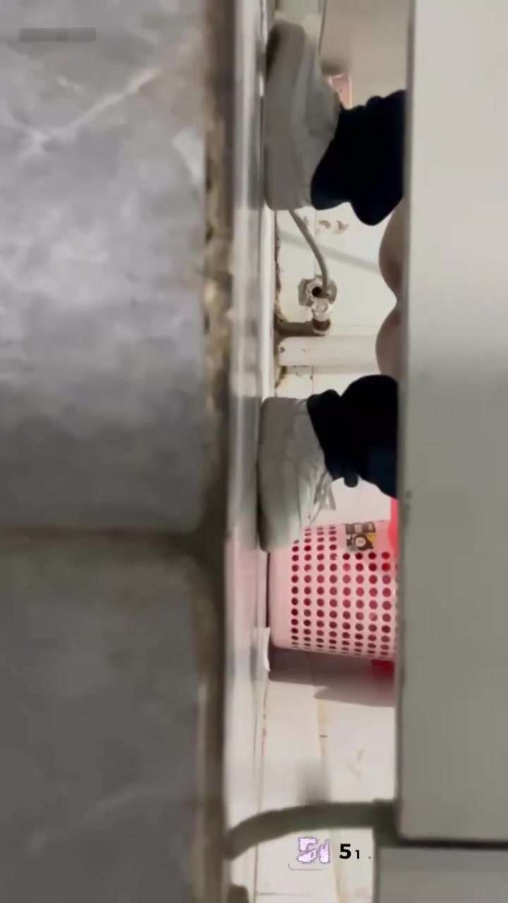 商场女厕偷拍系列 一排美女蹲坑无死角 各种极品美鲍鱼看花眼 一个比一个绝！1