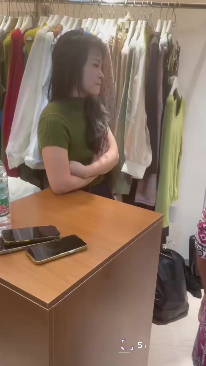 广东揭阳棉湖 公媳乱伦大瓜 狗男女服装店被现场抓包 偷情视频流出引发围观！1