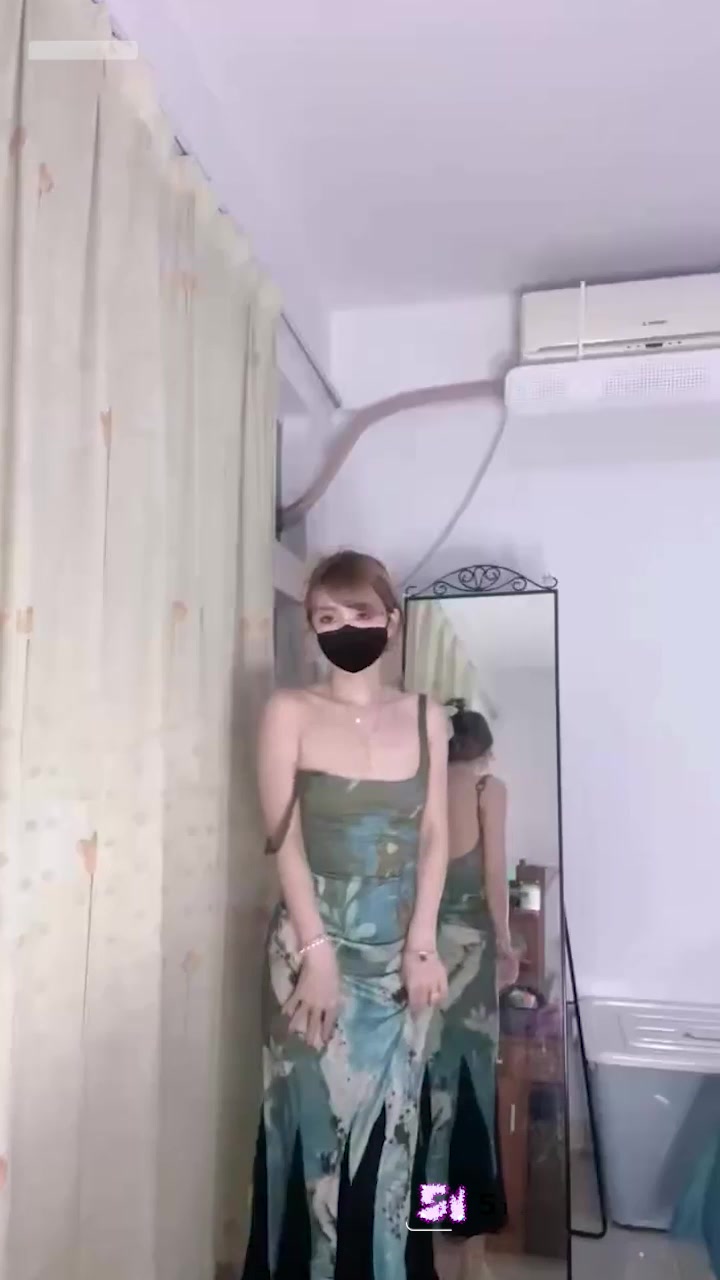 抖音网红 银子 会员定制福利 裸舞自慰通通安排 妖艳身段令人魂不守舍！