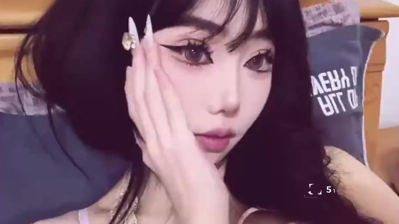 悉尼酒吧营销 Alex 脚踏两船原配变小三 露脸性爱视频流出 夜场圈集体震惊！1