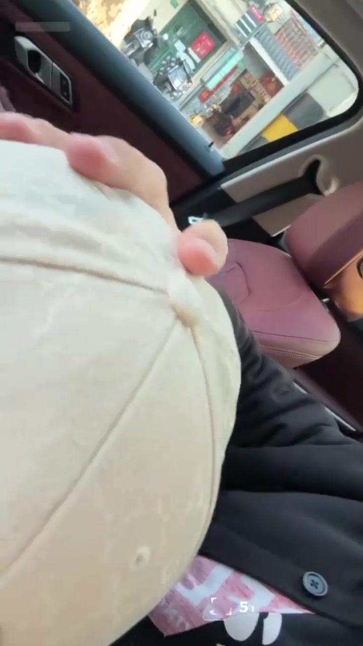 纯美网红 曲唱 约炮私拍 闹市街头给金主车震舔屌 到酒店被操嘴口爆 看的过瘾