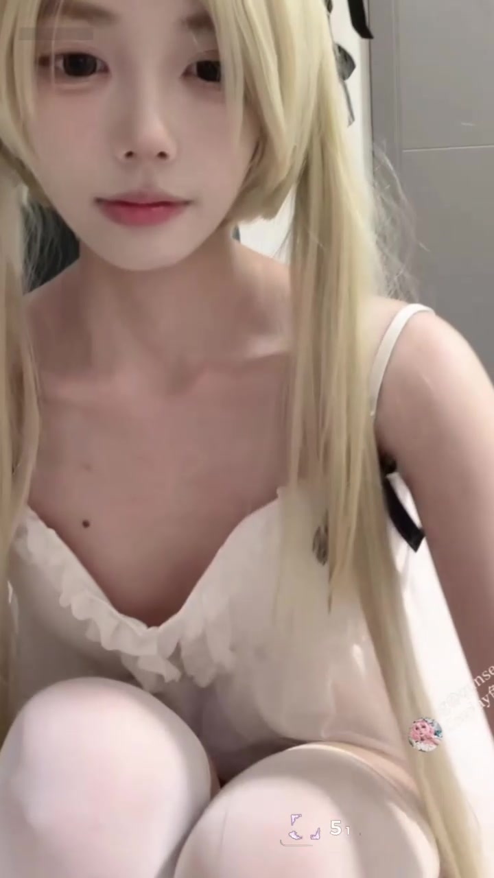 反差福利姬 恩恩 Cos春日野穹自慰私拍 水晶假屌猛插蜜穴 爽到呻吟不断直喊爸爸！