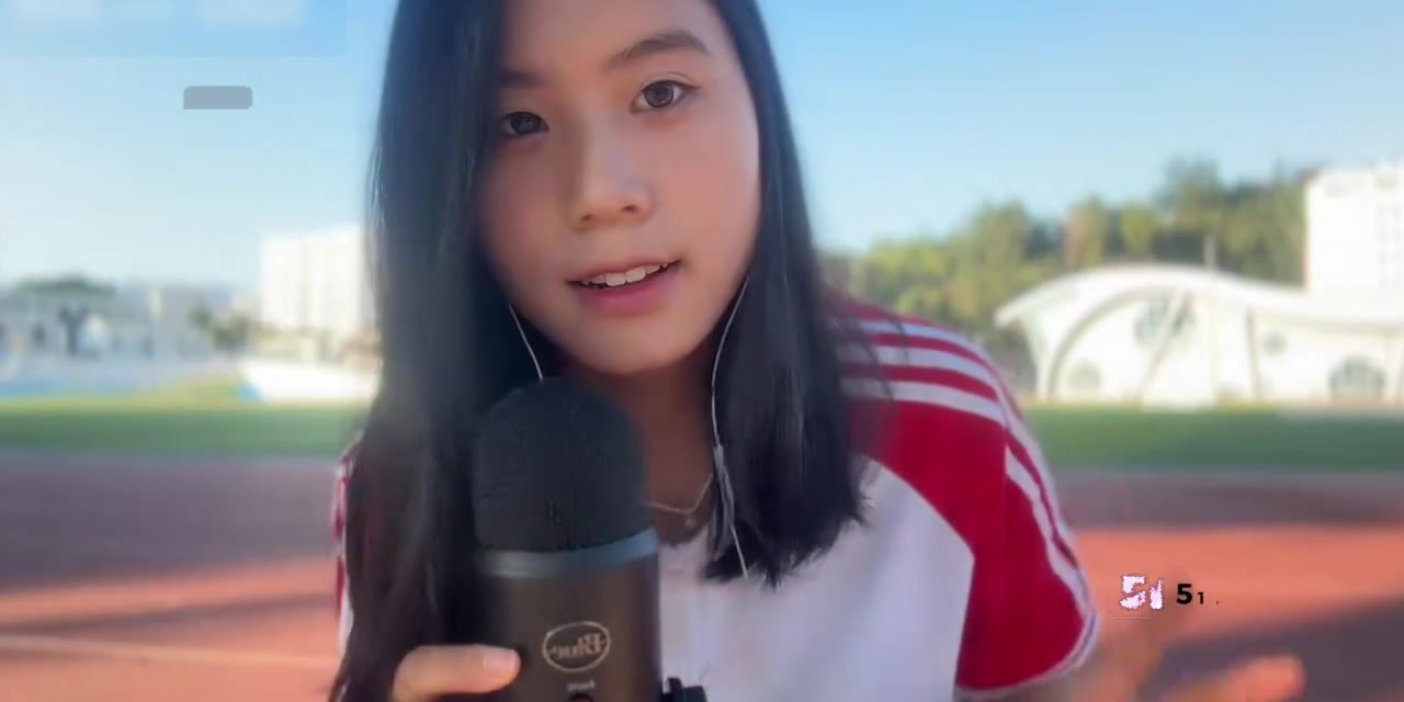 ASMR声控女神 陈虫虫 学校操场实录 阳光下轻声细语 听大自然声音 直接被治愈！