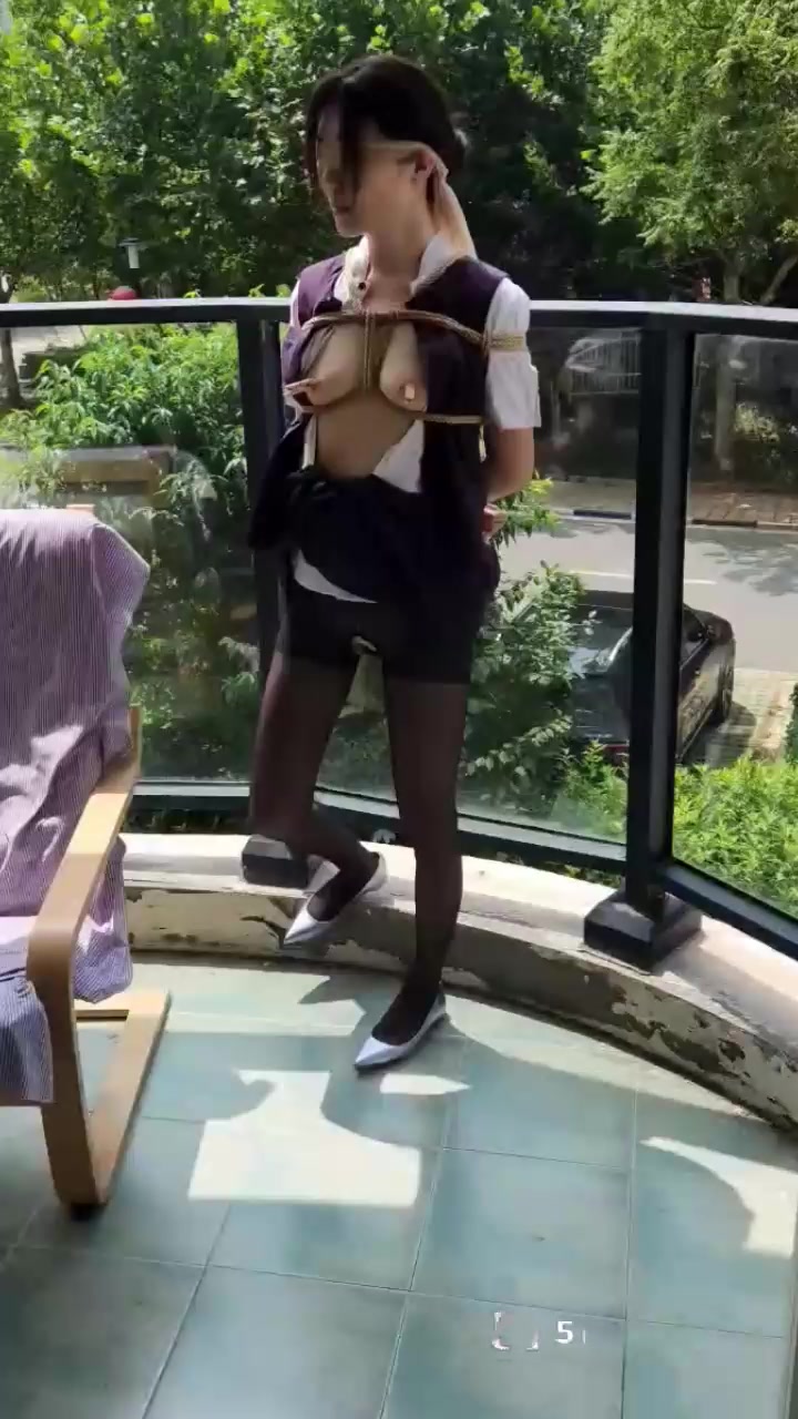调教大神玩弄良家人妻 骚母狗主动全裸露出捆绑束缚 跪地口交淫浪姿态令人痴迷2
