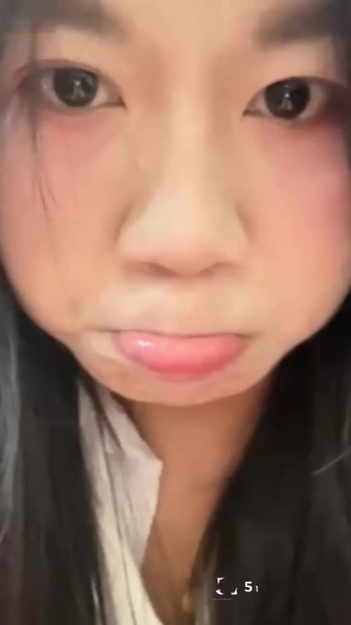 韶关学院郑宇航塌房！上学期间脚踏两条船长达一年半 前任现任联合开撕坐实渣男人设