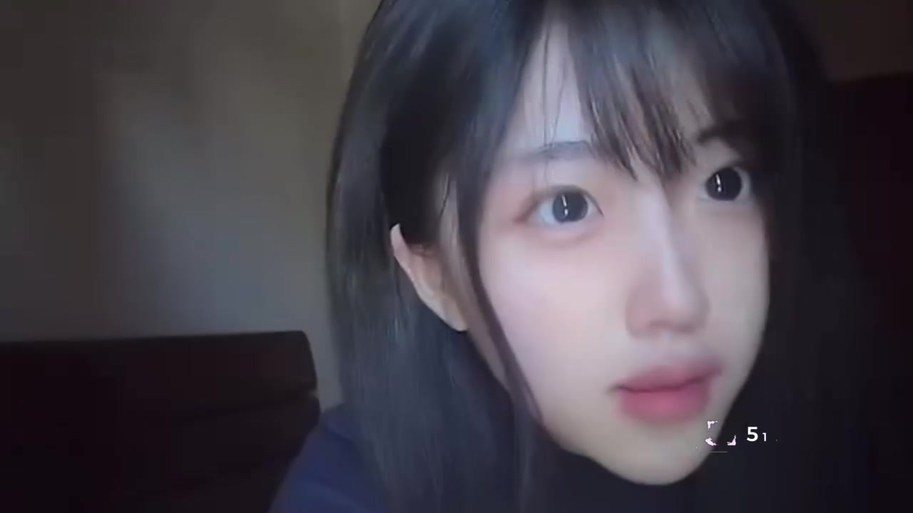广东梅州神颜校花 表面清纯私下反差 主动对镜自拍美乳颤动 身经百战的资深炮姐！2