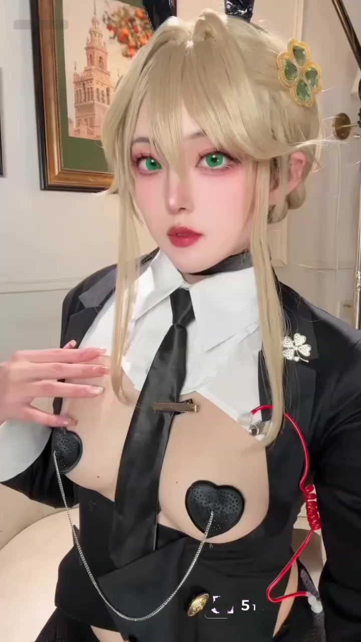 秀人网女神 Natsuko夏夏 COS特工兔女郎极致诱惑 紧身皮革勾勒曲线 冷艳姿态太致命！