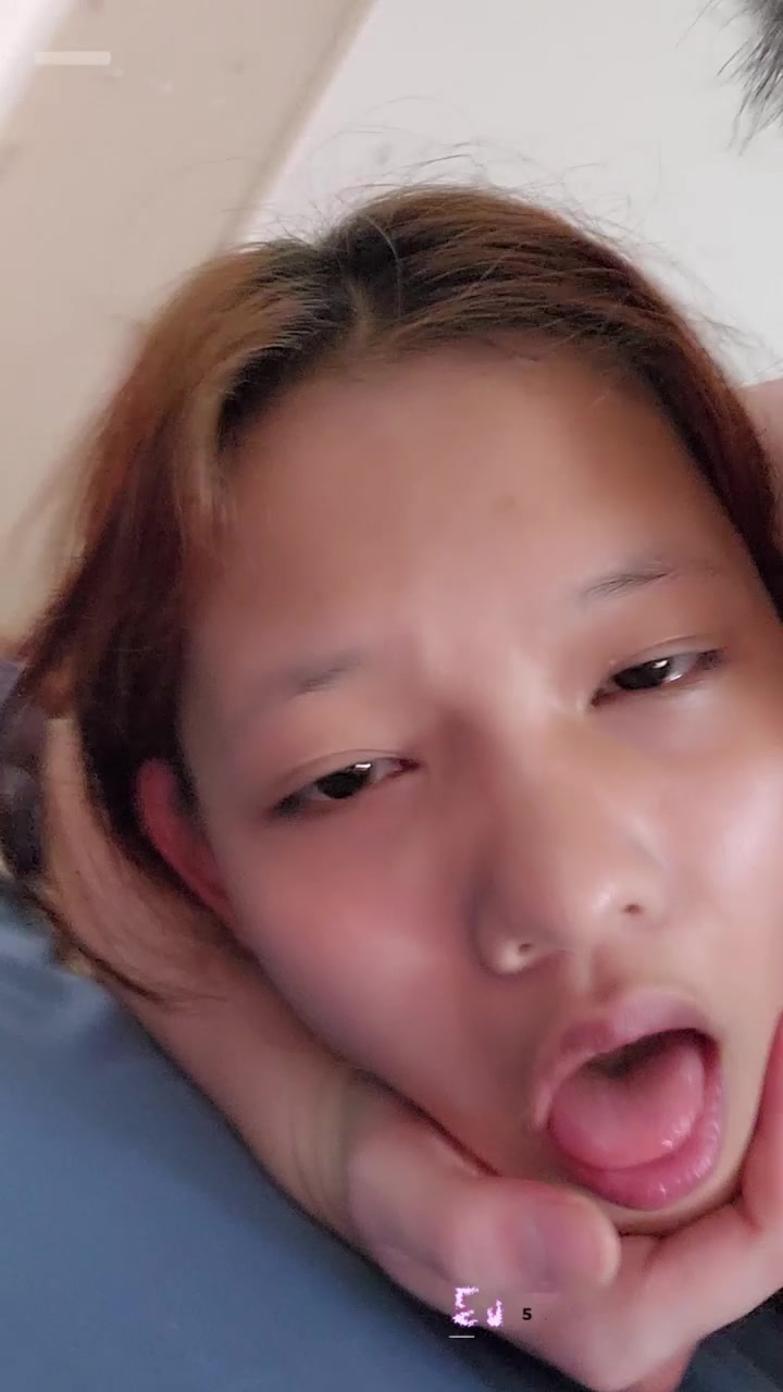 瓜友分享军训期间拿下的小母狗 被调教拍露脸淫片 口交吞精被花式狠操 母狗属性拉满