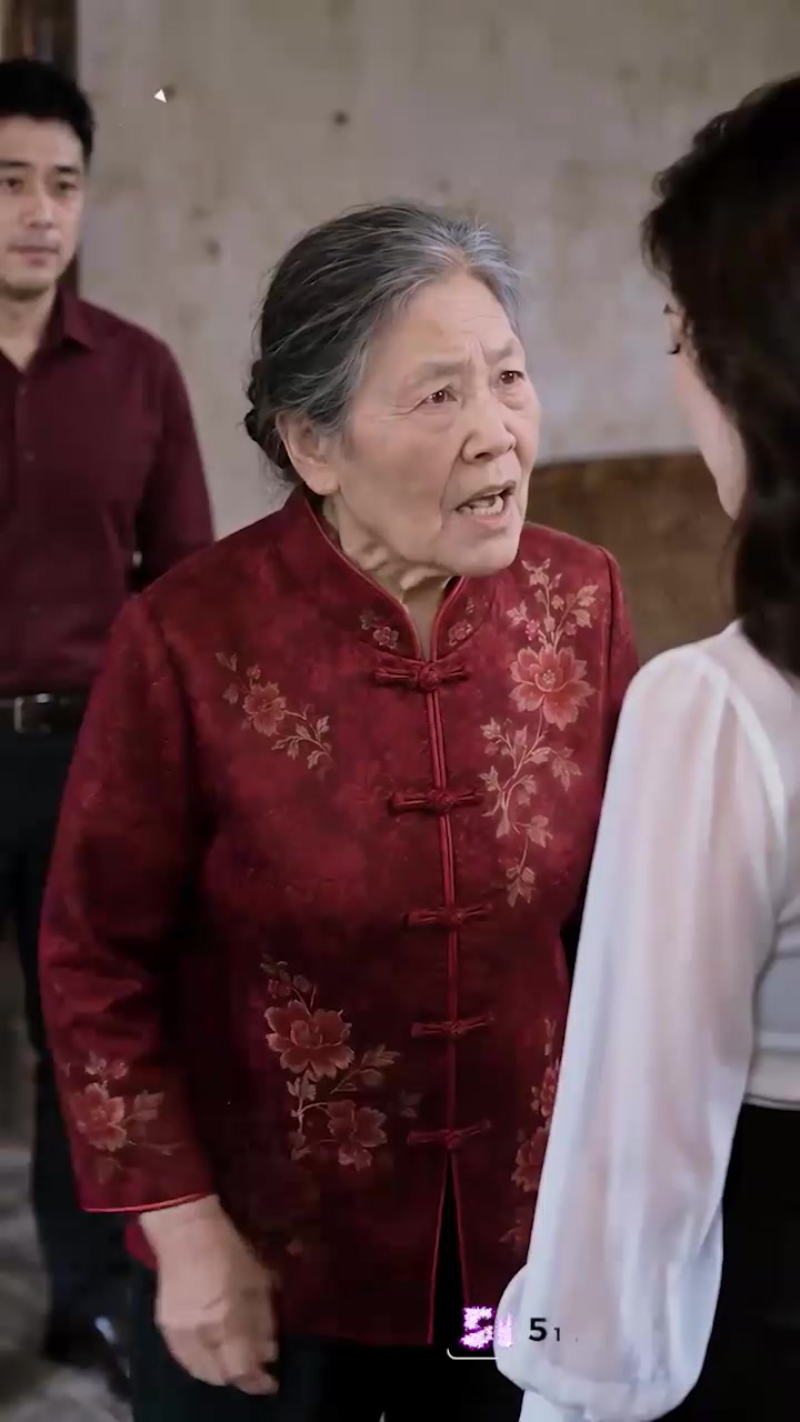 51伦理短剧 我的妈妈徐秋曼 第2-3集 一饮而尽后醉酒遭三舅侵犯 混乱中儿子趁机刷锅！