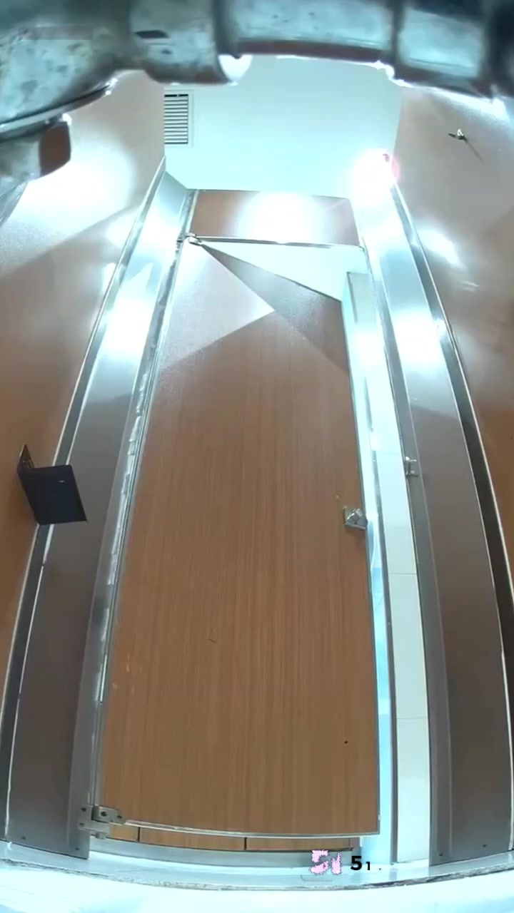 偷拍系列 商场厕所多位美女 圣水释放翘臀高抬 清晰特写美鲍超级诱人